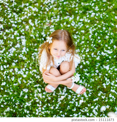 Little girl spring portrait Little girl spring portrait 15111873