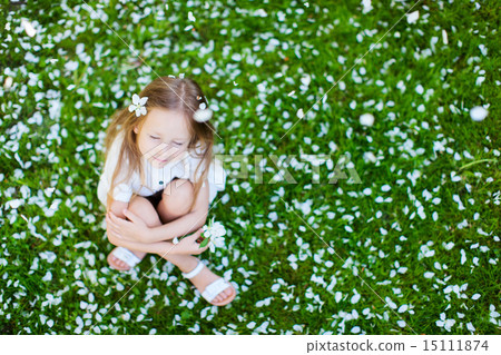 Little girl spring portrait Little girl spring portrait 15111874