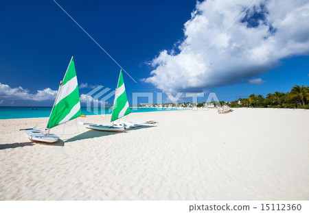 Catamarans at tropical beach 15112360