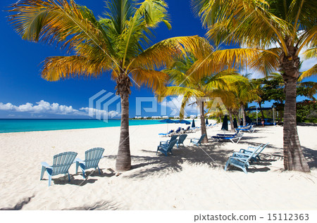 Beautiful Caribbean beach 15112363