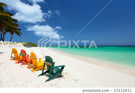 Colorful chairs on Caribbean beach 15112611