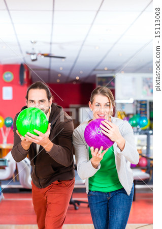 Couple playing Bowling Couple playing Bowling 15113008