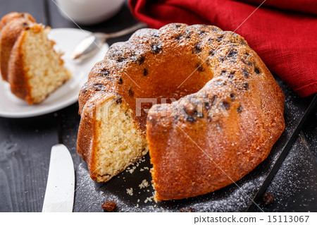 Cake with raisin 15113067