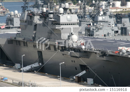 Entrance scenery of the giant escort ship "Izumo" assigned to Yokosuka 15116918