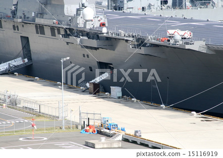 Entrance scenery of the giant escort ship "Izumo" assigned to Yokosuka 15116919
