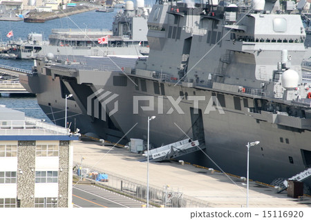 Entrance scenery of the giant escort ship "Izumo" assigned to Yokosuka 15116920