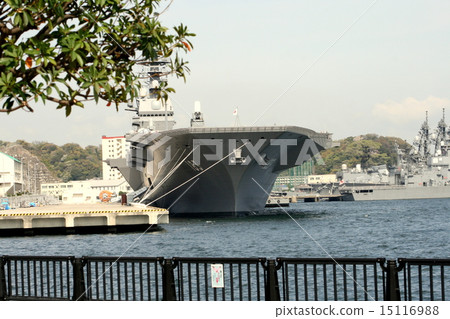 Entrance scenery of the giant escort ship "Izumo" assigned to Yokosuka 15116988