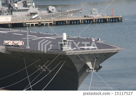 Entrance scenery of the giant escort ship "Izumo" assigned to Yokosuka 15117527