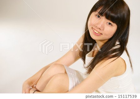 白色連衣裙女孩 白色連衣裙女孩 15117539