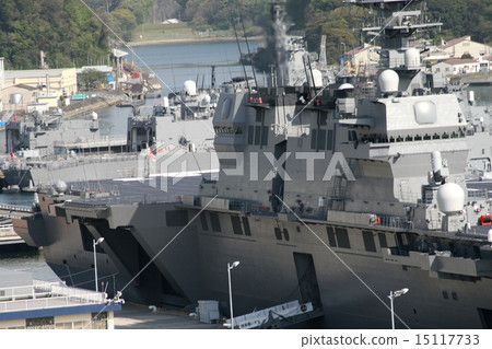 Entrance scenery of the giant escort ship "Izumo" assigned to Yokosuka 15117733