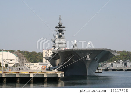 Entrance scenery of the giant escort ship "Izumo" assigned to Yokosuka 15117738