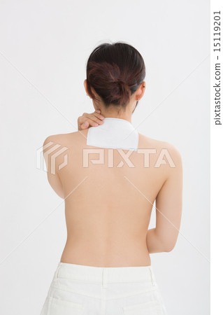 A young woman suffering from shoulder stiffness A young woman suffering from shoulder stiffness 15119201