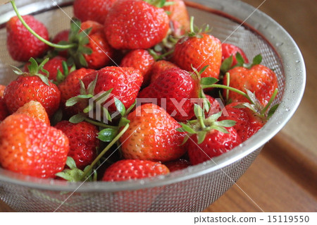 Strawberries 15119550