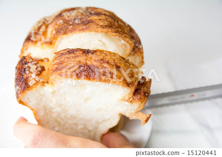 Sugar bread cutting 15120441