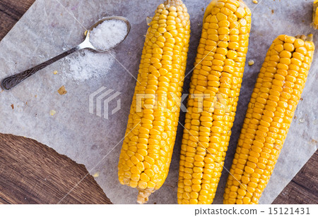 boiled yellow corn and a teaspoon of salt 15121431