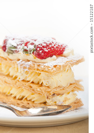 napoleon strawberry cake dessert 15122187