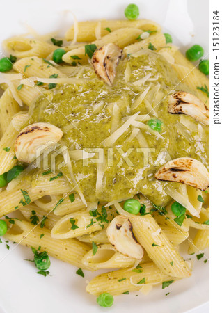 Pasta with pesto sauce 15123184