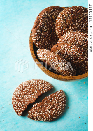 Healthy Chocolate Crispy Cookies with Sesame Healthy Chocolate Crispy Cookies with Sesame 15123557
