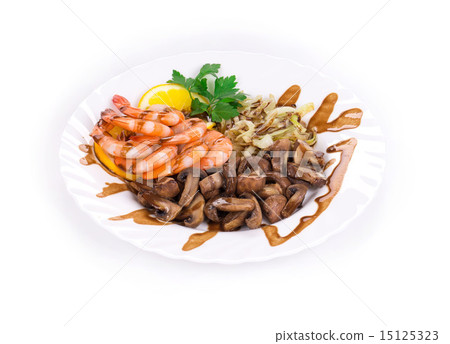 Shrimp salad with mushrooms 15125323
