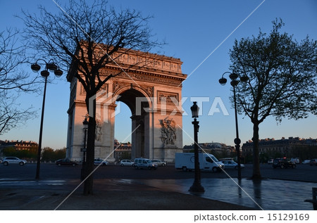 Arc de Triomphe in the morning 15129169