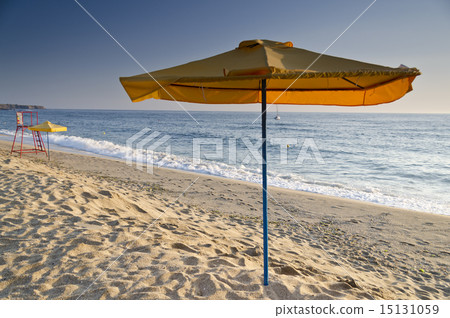 Splashing waves on the beach - Bulgarian seaside Splashing waves on the beach - Bulgarian seaside 15131059