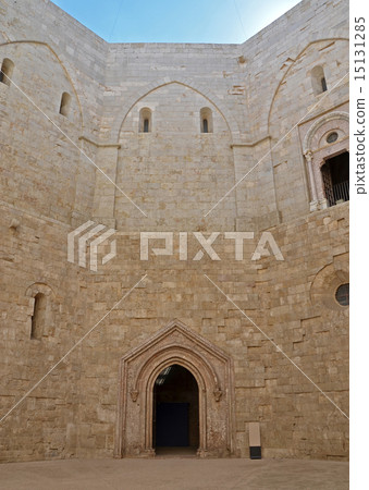 Castel del Monte - courtyard, Apulia, Italy 15131285
