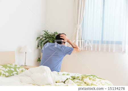 The man in the bedroom　 15134276