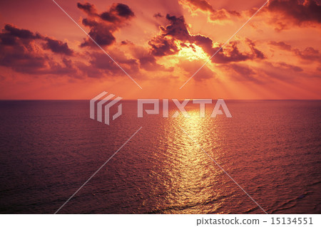 Sunrise over sea Sunrise over sea 15134551