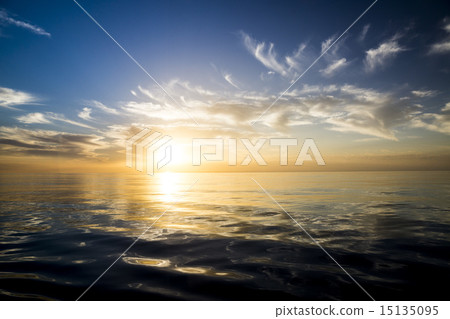 Colour sunset in Pacific ocean Colour sunset in Pacific ocean 15135095