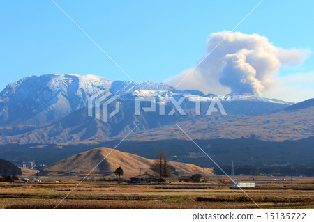 從Uchimaki看到的阿蘇火山 15135722