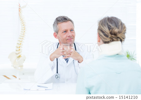 Doctor having conversation with his patient 15141210