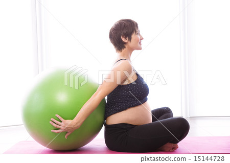 Pregnant woman keeping in shape Pregnant woman keeping in shape 15144728