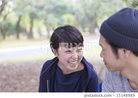 假日夫婦圖像公園公園綠色開會 假日夫婦圖像公園公園綠色開會 15148989
