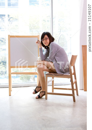 Young Girl Indoor 15149107