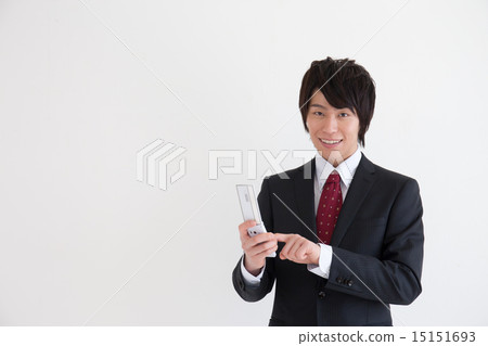 男子觸摸手機 15151693