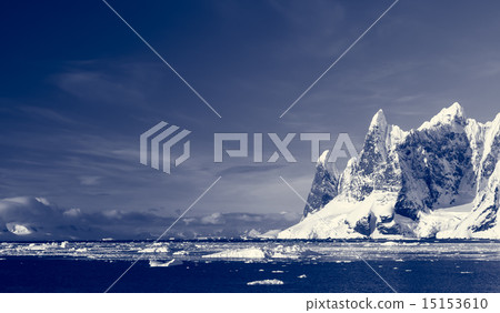 Snow-capped mountains in Antarctica Snow-capped mountains in Antarctica 15153610