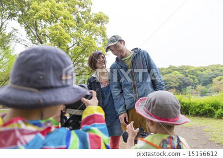 家庭生活方式圖像的假期孩子成為4攝影師 15156612