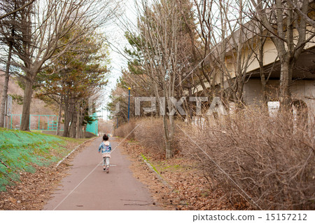 逃跑的孩子 逃跑的孩子 15157212