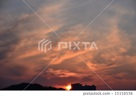 Setting sun, sunset 15158556