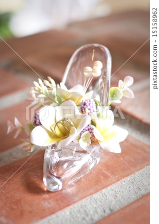 Glass shoe ring pillow vertical Glass shoe ring pillow vertical 15158962