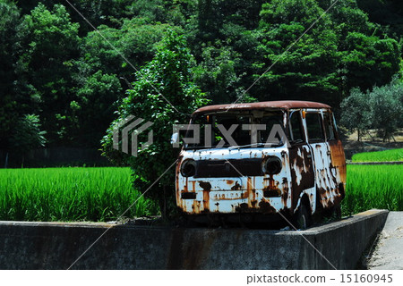 老汽車和綠葉風景 老汽車和綠葉風景 15160945