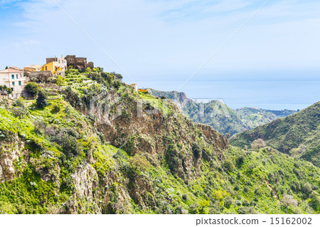 mountain town Savoca in Sicily and sea on horizon 15162002