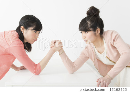 Two women who wrestle with arm 15162523