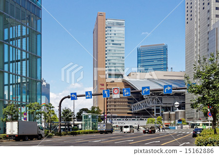 JR Osaka Station front 15162886