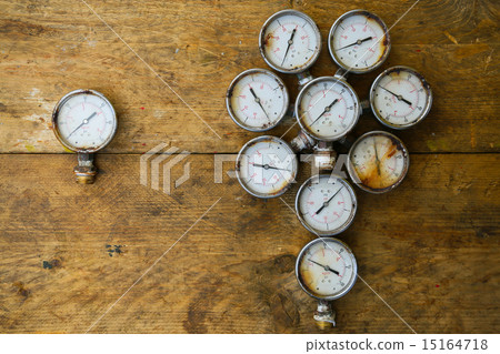 Old pressure gauge or damage pressure gauge Old pressure gauge or damage pressure gauge 15164718