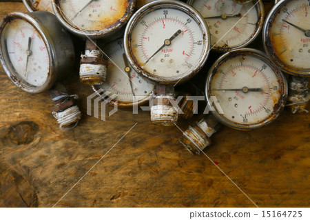 Old pressure gauge or damage pressure gauge Old pressure gauge or damage pressure gauge 15164725