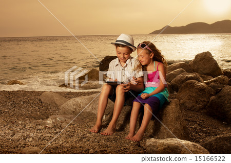 Children with tablet computer 15166522