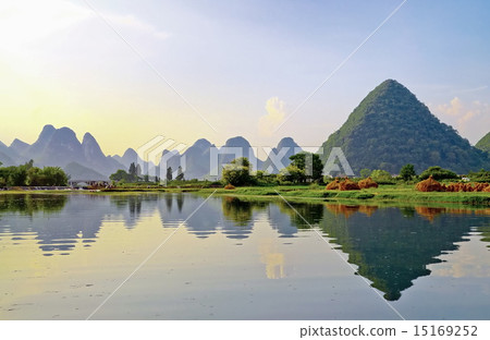 Li River in Yangshuo 15169252