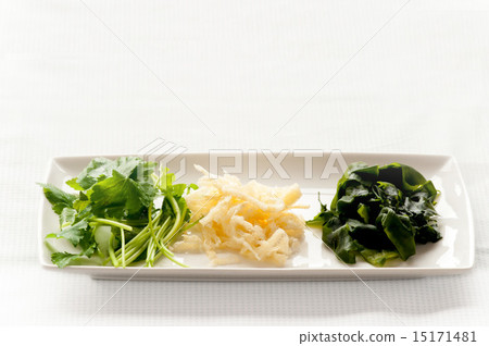 Three kinds of ingredients 15171481
