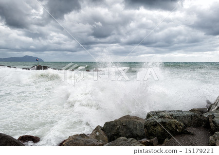 sea in tempest on rocks shore 15179221